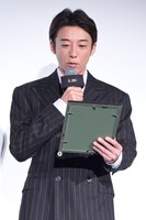 イラストを見て言葉を失う高橋一生。