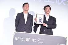 左から渡辺一貴監督、高橋一生。