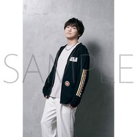 「生成 缶バッジ付きパーカー」 (c)SEISEI