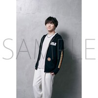 「生成 缶バッジ付きパーカー」 (c)SEISEI