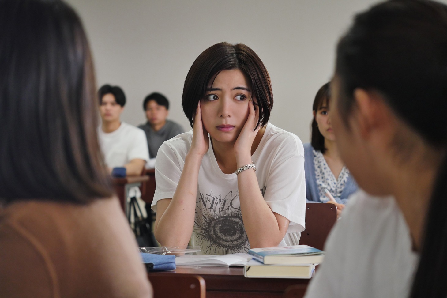 池田エライザ演じる新谷杏奈。