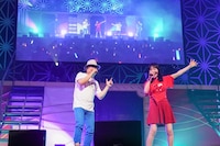 左から檜山修之、國府田マリ子。