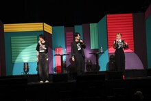 左から戸谷菊之介、坂田将吾、ファイルーズあい。