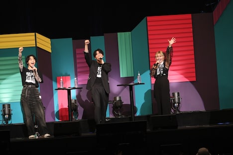 左から戸谷菊之介、坂田将吾、ファイルーズあい。