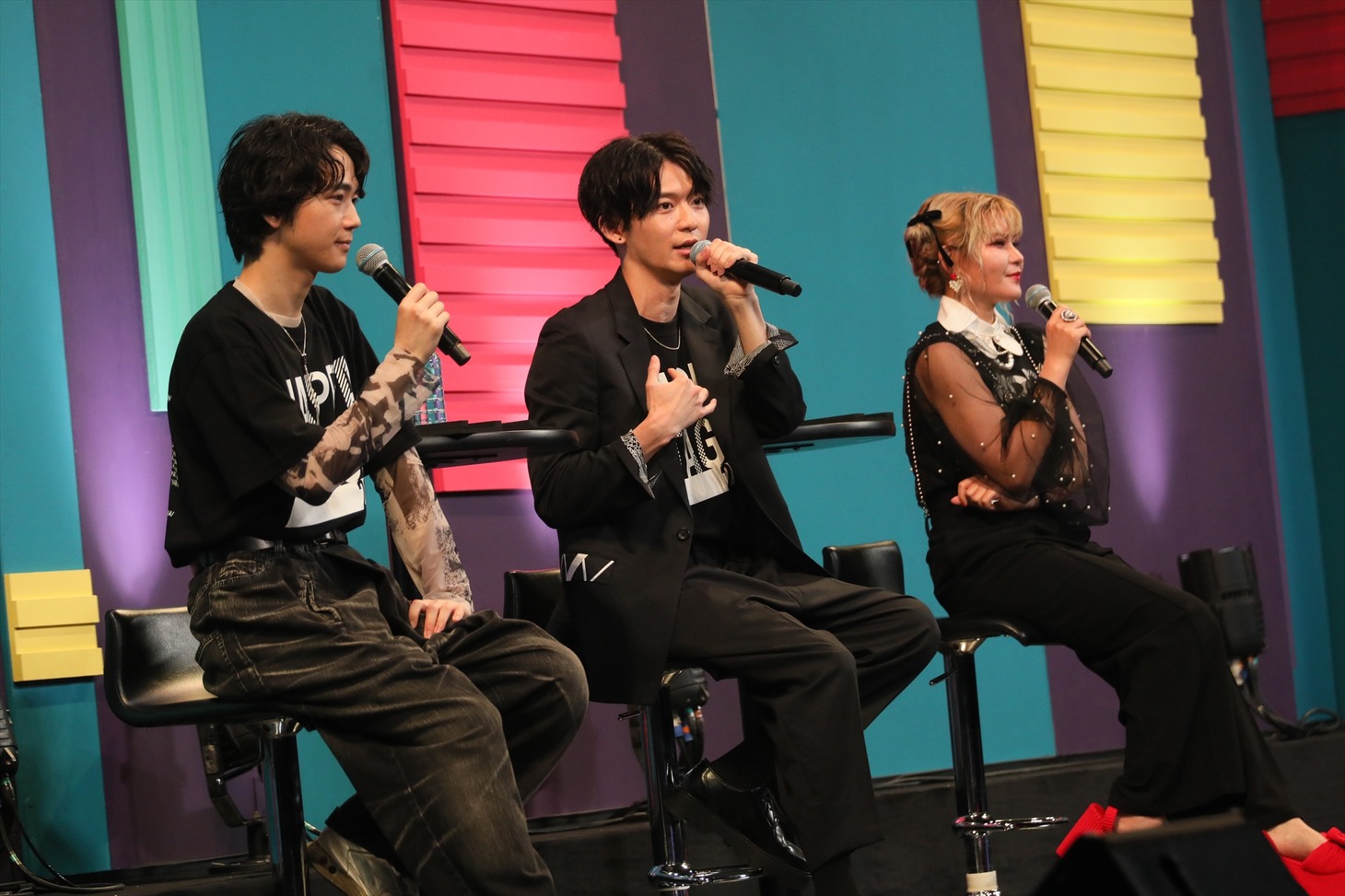 左から戸谷菊之介、坂田将吾、ファイルーズあい。