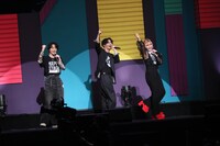 左から戸谷菊之介、坂田将吾、ファイルーズあい。