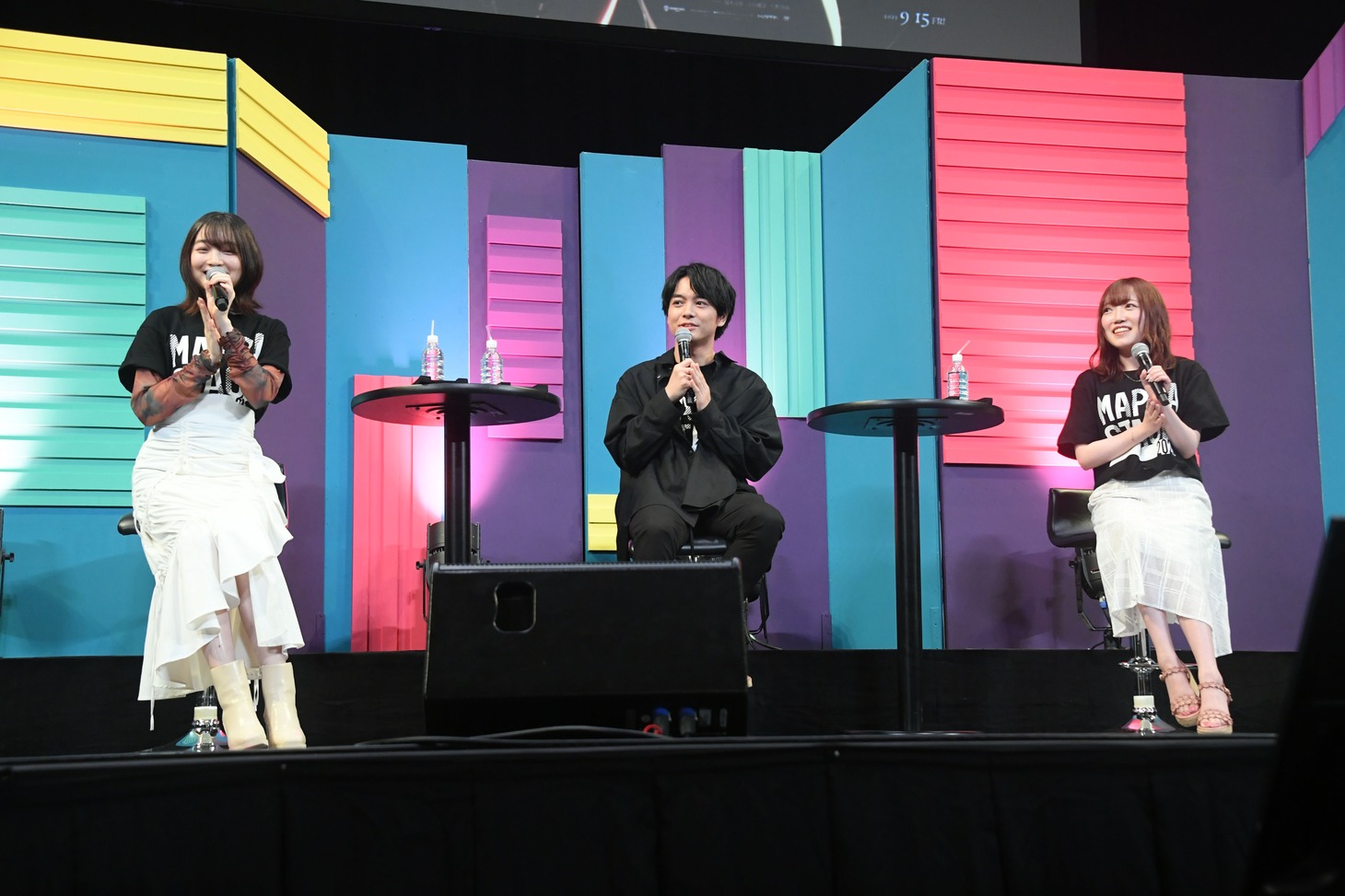 左から上田麗奈、榎木淳弥、久野美咲。