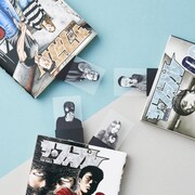 「単行本の上からこちらを狙うしおり」