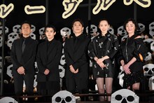 「岸辺露伴 ルーヴルへ行く」公開記念舞台挨拶の様子。左から渡辺一貴監督、長尾謙杜、高橋一生、飯豊まりえ、美波。