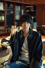 古川毅（SUPER★DRAGON）扮する八神。