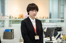 石川瑠華扮する鴨下善子。