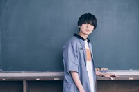 井上瑞稀扮する真田透。 (c)「なれの果ての僕ら」製作委員会 (c)内海八重/講談社