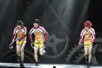 「舞台『弱虫ペダル』～総北新世代、始動～」より。(c)渡辺航（週刊少年チャンピオン）2008／「弱虫ペダル」GR製作委員会2014 (c)渡辺航（週刊少年チャンピオン）／マーベラス、東宝、ＣＡセガジョイポリス