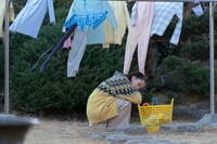 映画「水は海に向かって流れる」より。