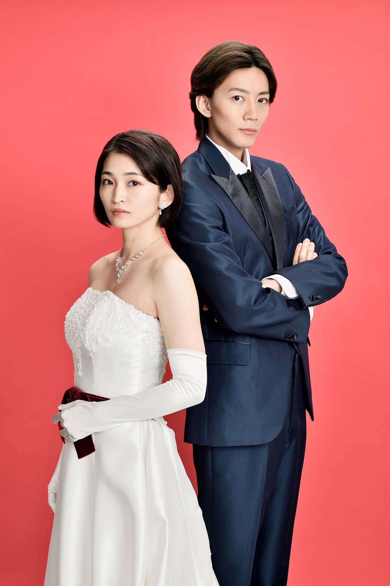 左から岡本玲演じる篠原奏音、長妻怜央演じる城咲真