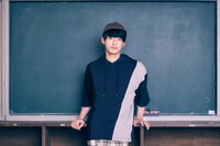 斎藤流宇扮する梶原絃。梶原絃はクラスではあまり目立つほうではないが、内に秘めた強さを持っている。