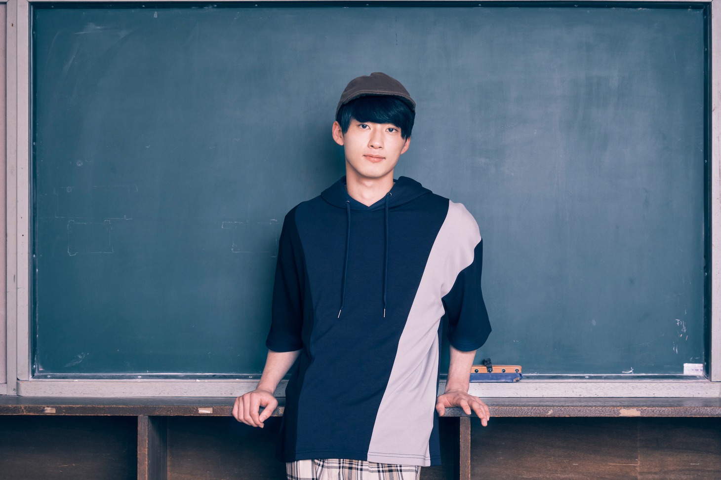 斎藤流宇扮する梶原絃。梶原絃はクラスではあまり目立つほうではないが、内に秘めた強さを持っている。