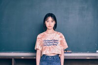 工藤遥扮する石井礼夏。石井礼夏は月岡小紅の親友。昔から気が強く、思ったことをはっきり口にする。