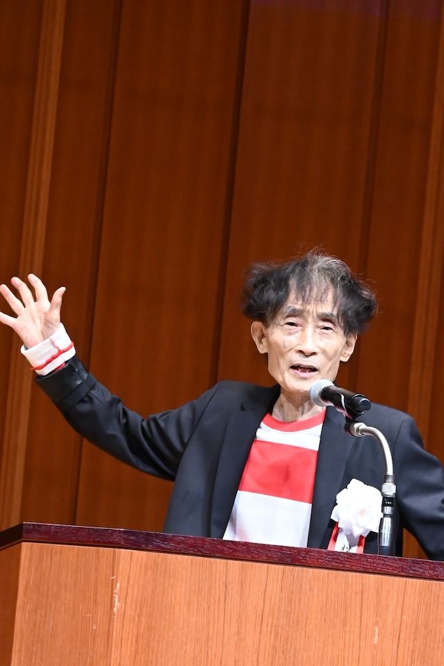 2023年6月、第27回手塚治虫文化賞の贈呈式に登壇した楳図かずお。