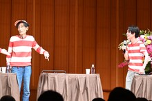 左から楳図かずお、矢部太郎。