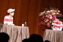 左から楳図かずお、矢部太郎。