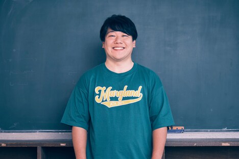 ニシダ・コウキ（ラランド）扮する中座貴司。愛称はタカポン。元来のムードメーカーを発揮し、同窓会を盛り上げていた。