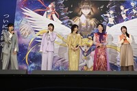 左から佐倉綾音、早見沙織、林原めぐみ、三石琴乃、水樹奈々。