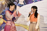 左から三石琴乃、水樹奈々。