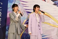 左から佐倉綾音、早見沙織。