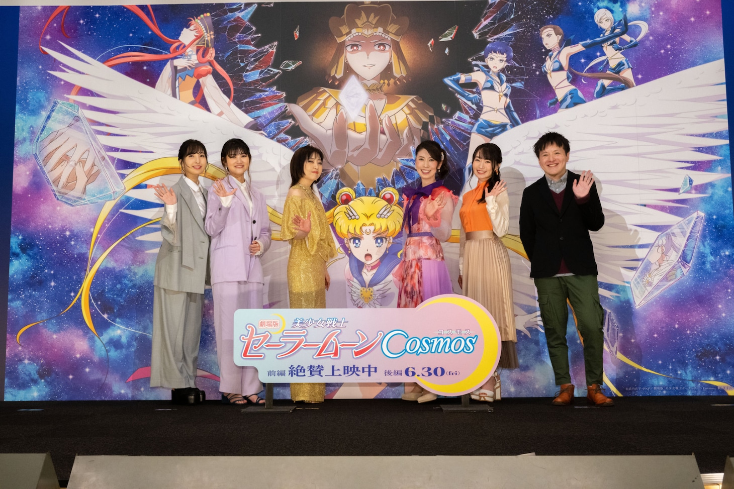 左から佐倉綾音、早見沙織、林原めぐみ、三石琴乃、水樹奈々、高橋知也。