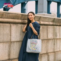 「ONOFFYFREE×ジョジョの奇妙な冒険 ダイヤモンドは砕けない 刺繍バッグ 岸辺露伴」使用イメージ