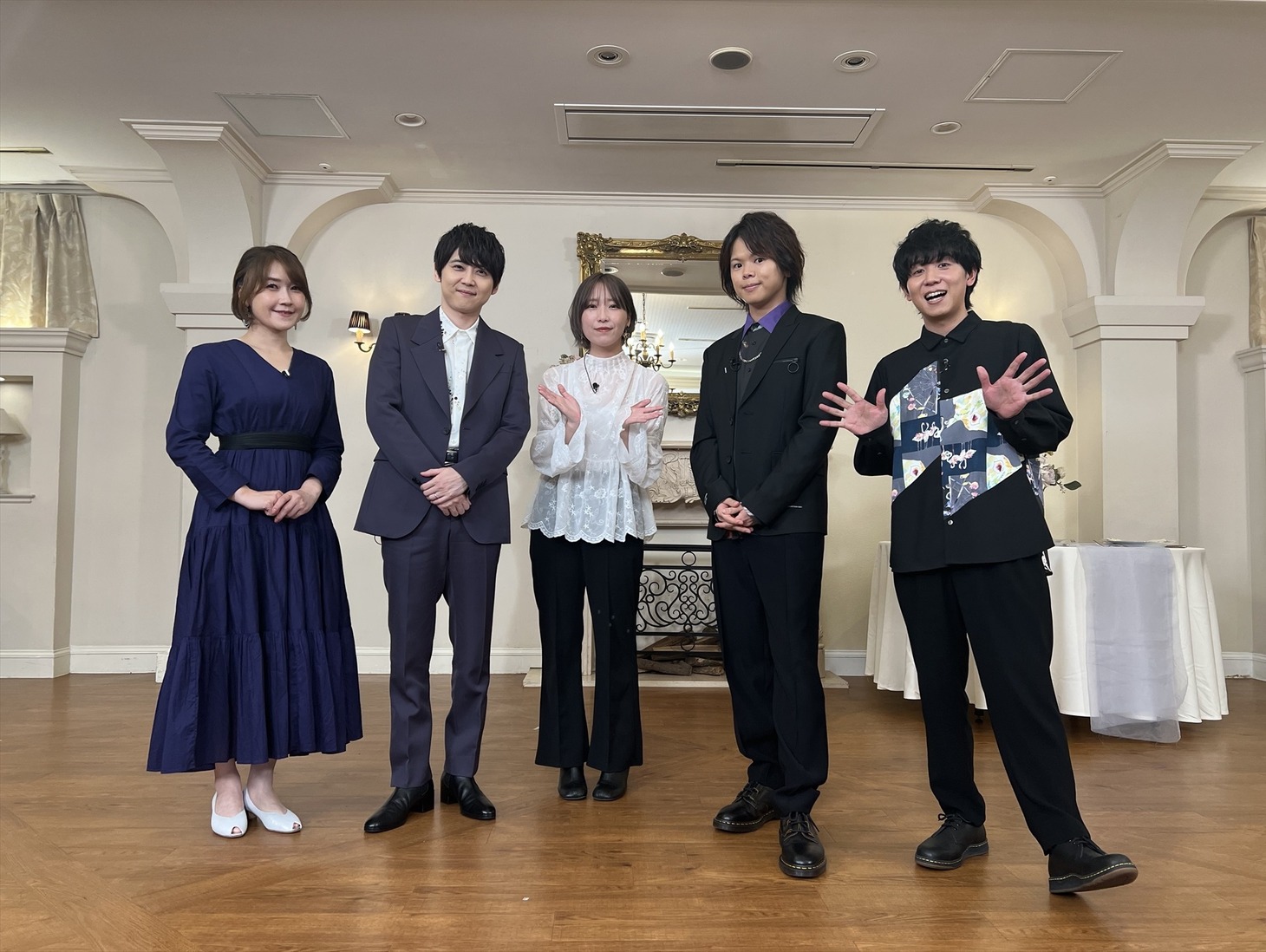 左から、佐藤利奈、梶裕貴、日向未南、村瀬歩、山下大輝。