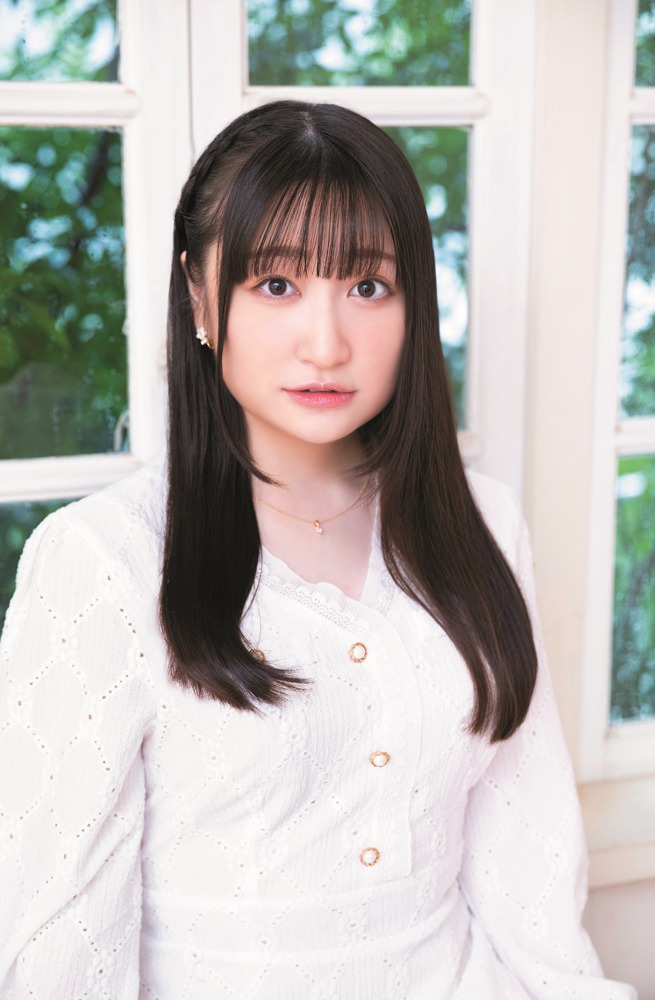 アリス・ワンダーランド役の高尾奏音。
