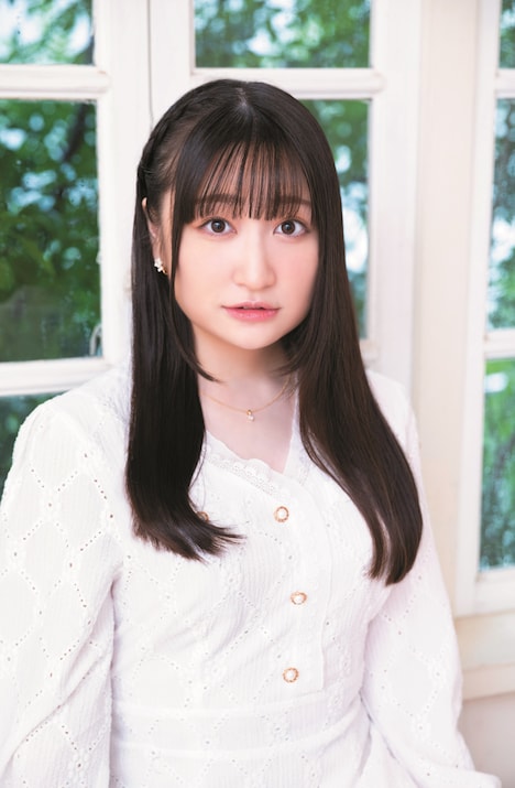 アリス・ワンダーランド役の高尾奏音。