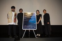 左から林隆行監督、吉村界人、羽音、上村侑。