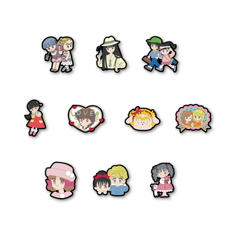 オリジナルグッズのピンバッジコレクション（ランダム全10種）。