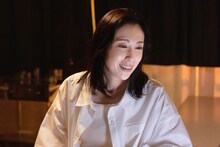 夢崎亜夜子役の雛形あきこ。