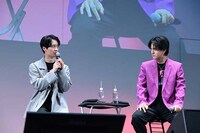 左から梅原裕一郎、武内駿輔。