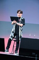 久保帯人からの手紙を代読する森田成一。