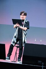 久保帯人からの手紙を代読する森田成一。