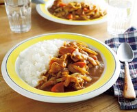 レンジを使って、完成まで約10分の「特急ポークカレー」。