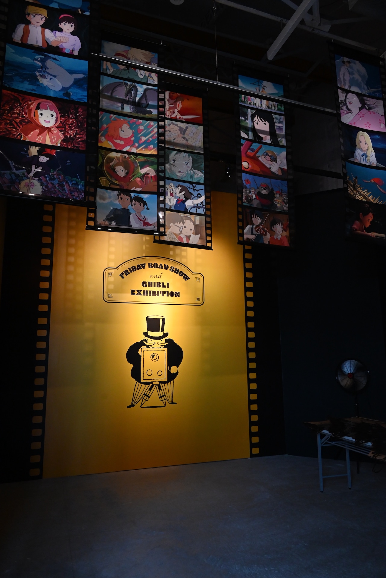 「金曜ロードショーとジブリ展」のエントランス。 (c)Studio Ghibli