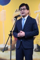 開会セレモニーに登壇したKDDI株式会社執行役員常務竹澤浩氏。 (c)Studio Ghibli