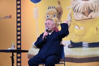「金曜ロードショーとジブリ展」ビジュアルに収められたキャラクターのモデルについて語る鈴木敏夫。 (c)Studio Ghibli