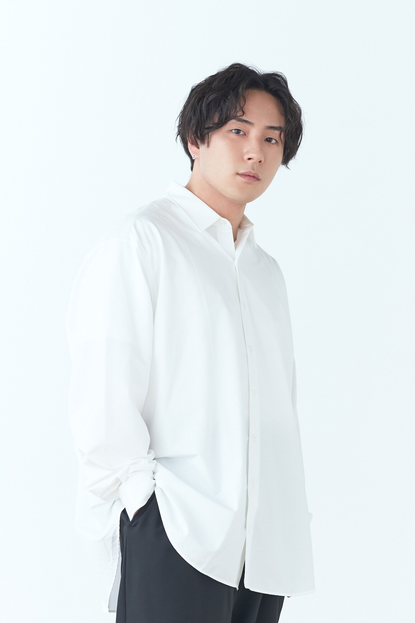 アニメ「望まぬ不死の冒険者」鈴木崚汰ら出演で、2024年に放送決定