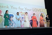 左から小清水亜美、金元寿子、三石琴乃、佐藤利奈、伊藤静、高橋知也。