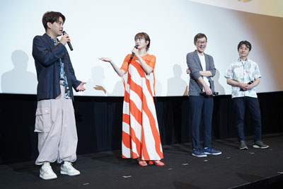 舞台挨拶の様子。
