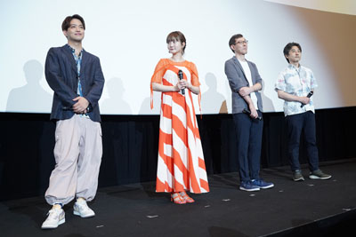 舞台挨拶の様子。