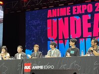 「Anime Expo 2023」より、TVアニメ「アンデッドアンラック」ステージの様子。