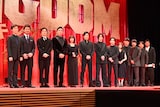 左から佐藤信介監督、三浦貴大、岡山天音、要潤、清野菜名、大沢たかお、山崎賢人、吉沢亮、橋本環奈、佐藤浩市、山田裕貴、片岡愛之助、高嶋政宏。